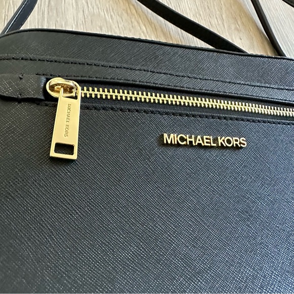 Michael Kors Black Jet Set Large Saffiano Leather Crossbody Bag - Picture 3 of 12